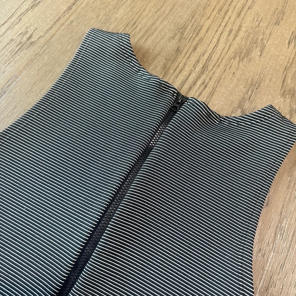 Adidas Women’s Tank Top Size Small Black and White striped - Picture 5 of 7